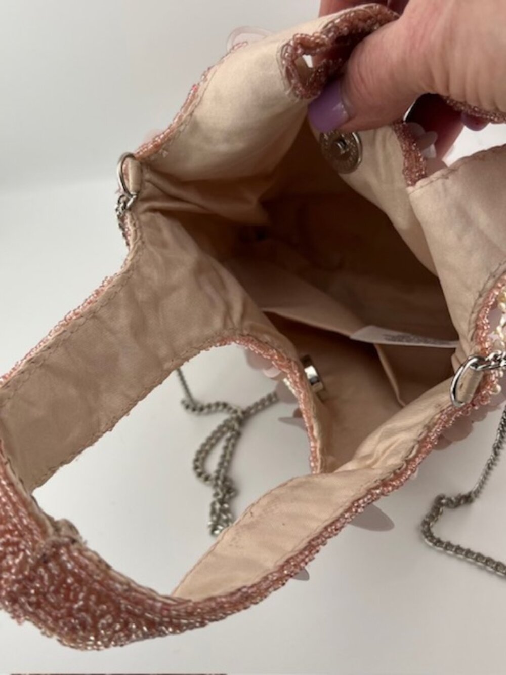 Womans Hand-beaded, Dainty Pink Crossbody Bag with Pink beads/white pearl beads - Picture 5 of 7